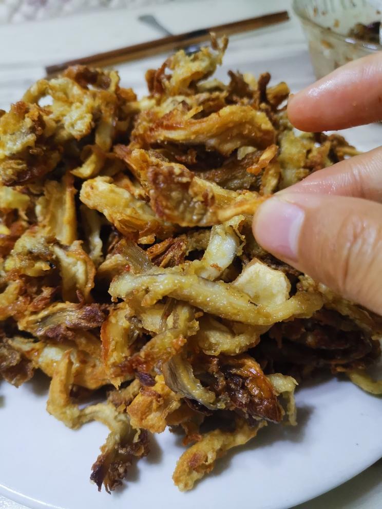 【炸平菇，椒盐蘑菇的做法步骤图，怎么做好吃】爱吃的络络妈_下厨房