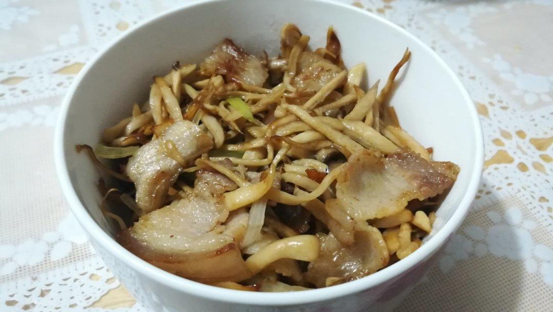 手撕杏鲍菇炒肉