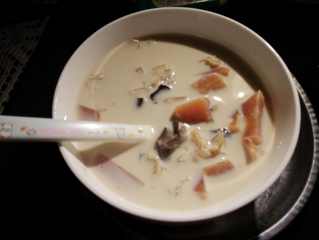 鲜奶炖木瓜