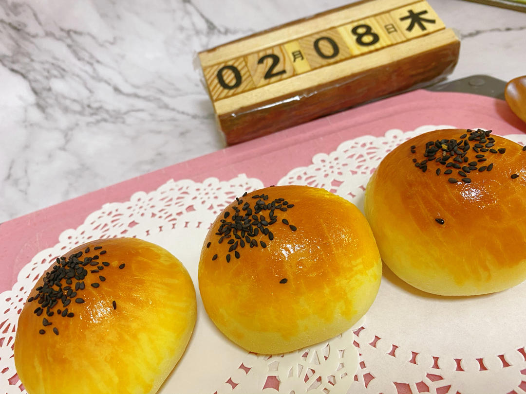 超好吃的咸蛋黄肉松小面包