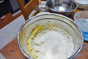 烘焙—奶香好挤的炼乳曲奇的做法 步骤7