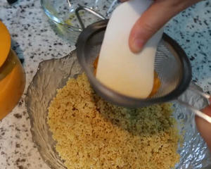 麻辣酥脆的小米蛋黄锅巴~的做法 步骤4