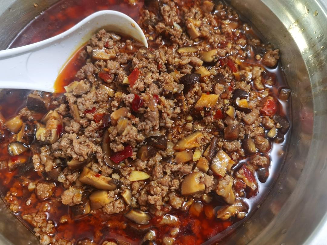 香菇肉酱拌面