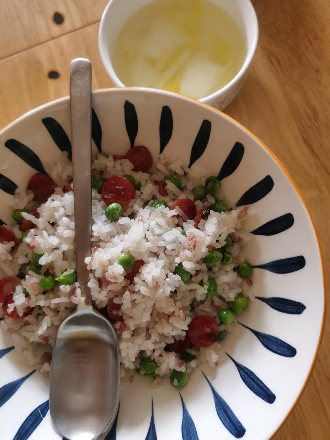 香甜脆嫩豌豆饭！（新吃法！不是大米豌豆腊肠一起下锅煮那种）