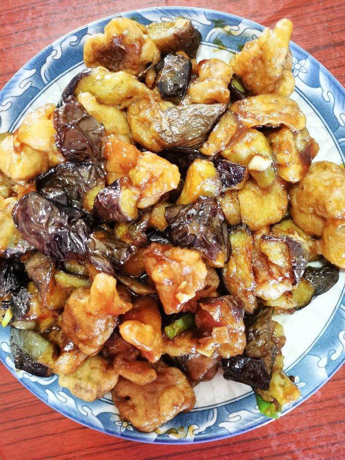 肉段烧茄子！东北菜的精髓：黢黑、稀neng、胶黏、齁咸、好吃