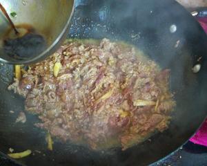 红椒带汤驴肉的做法 步骤5