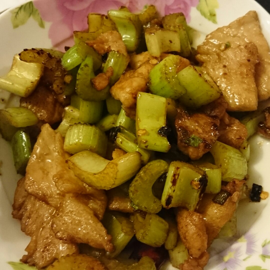 芹菜炒肉