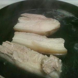 梅干菜扣肉的做法 步骤1