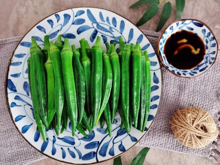 健康美味的白灼秋葵