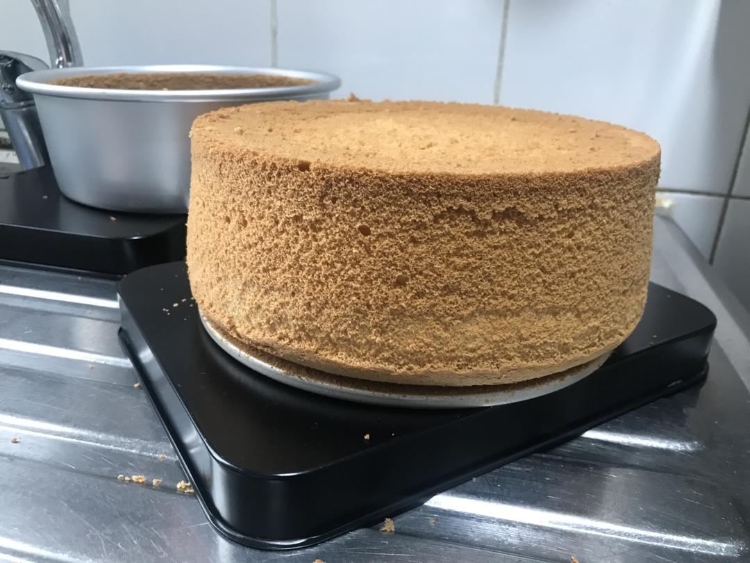 不凹底不塌陷的完美戚风蛋糕