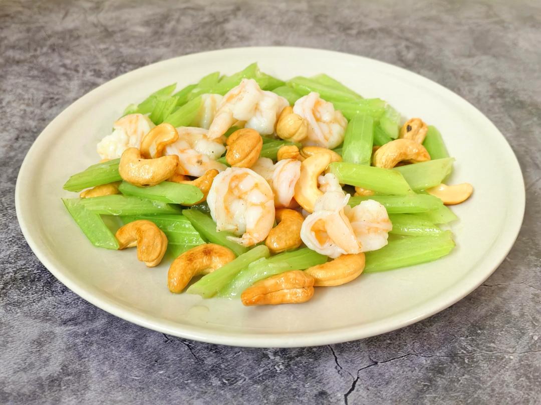 10分钟出锅的【西芹腰果炒虾仁】，清甜脆爽好吃不胖