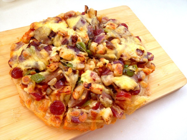 薄饼脆皮火腿pizza