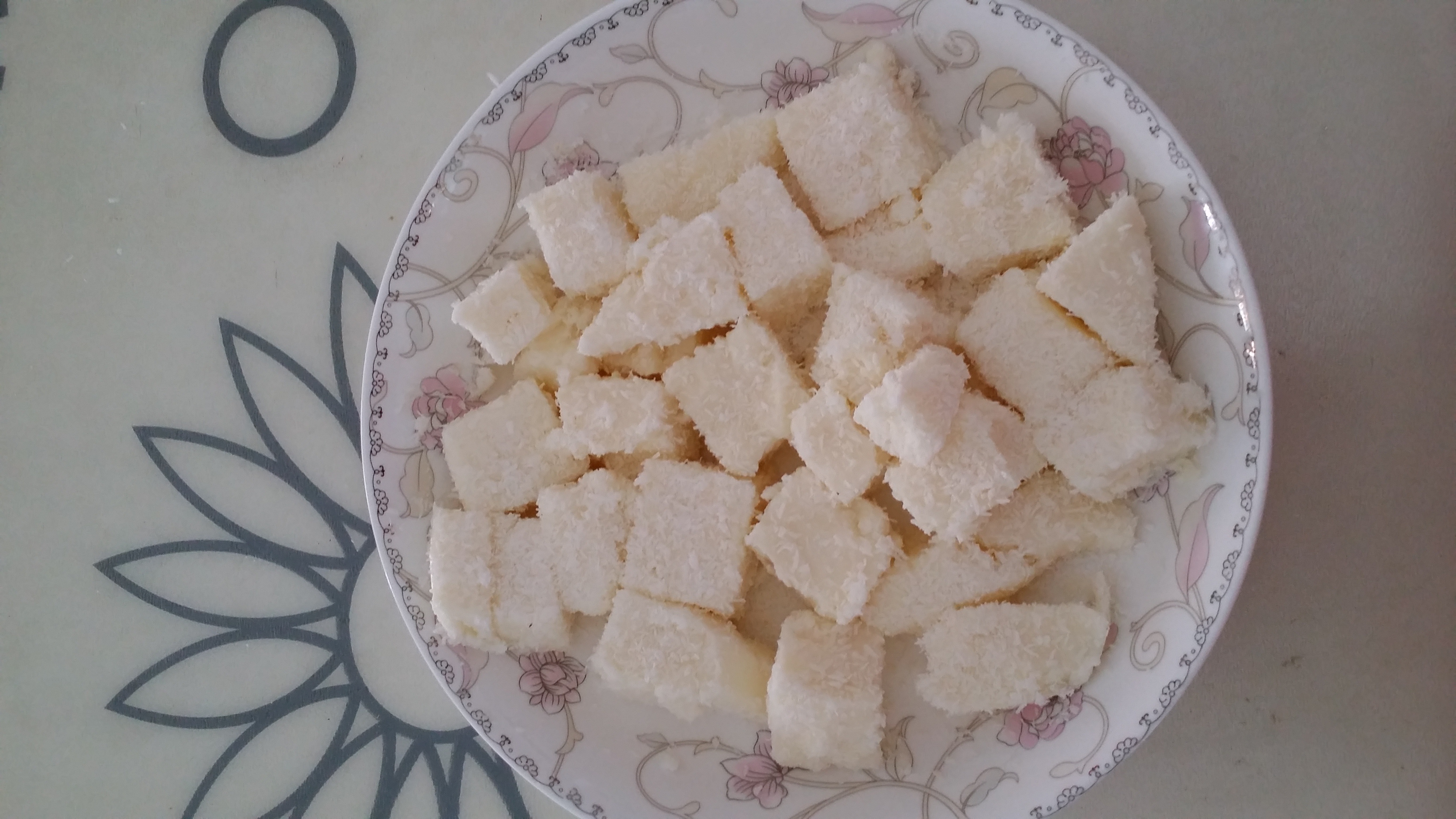 完胜85度C牛奶椰丝小方