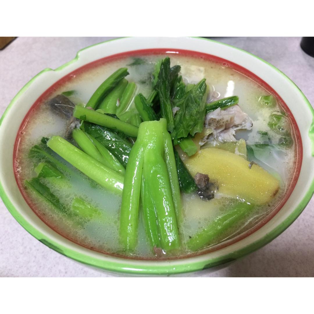 龙骨鲫鱼春菜汤