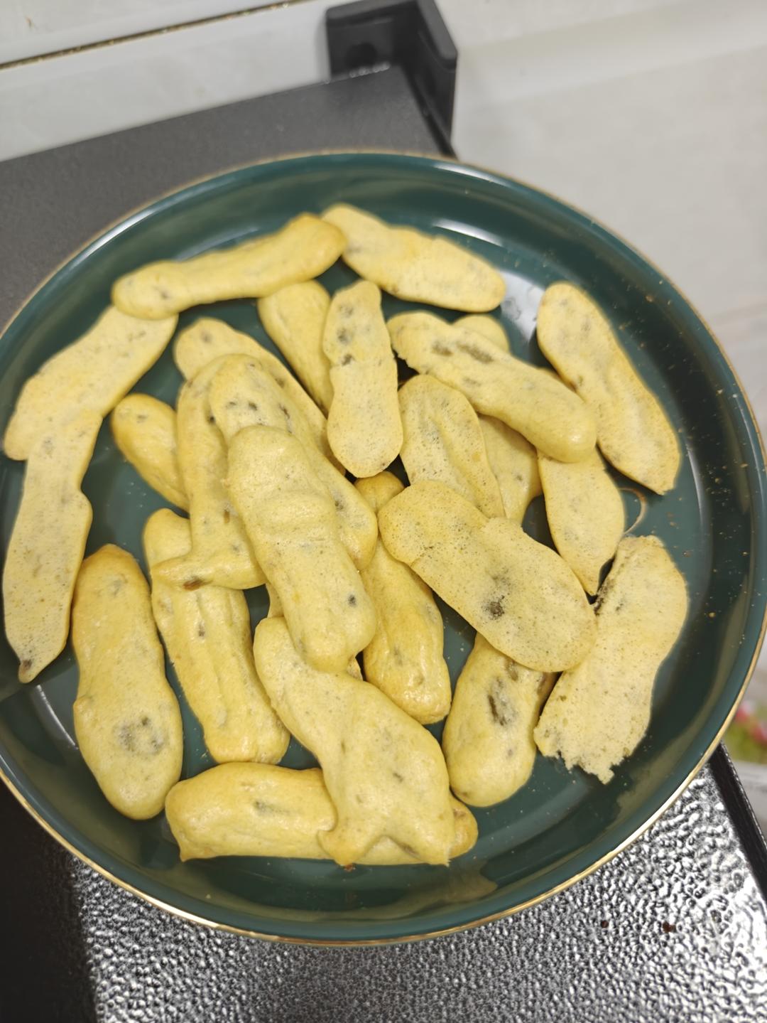 一根香蕉给宝宝做个小零食：奶香香蕉手指饼干