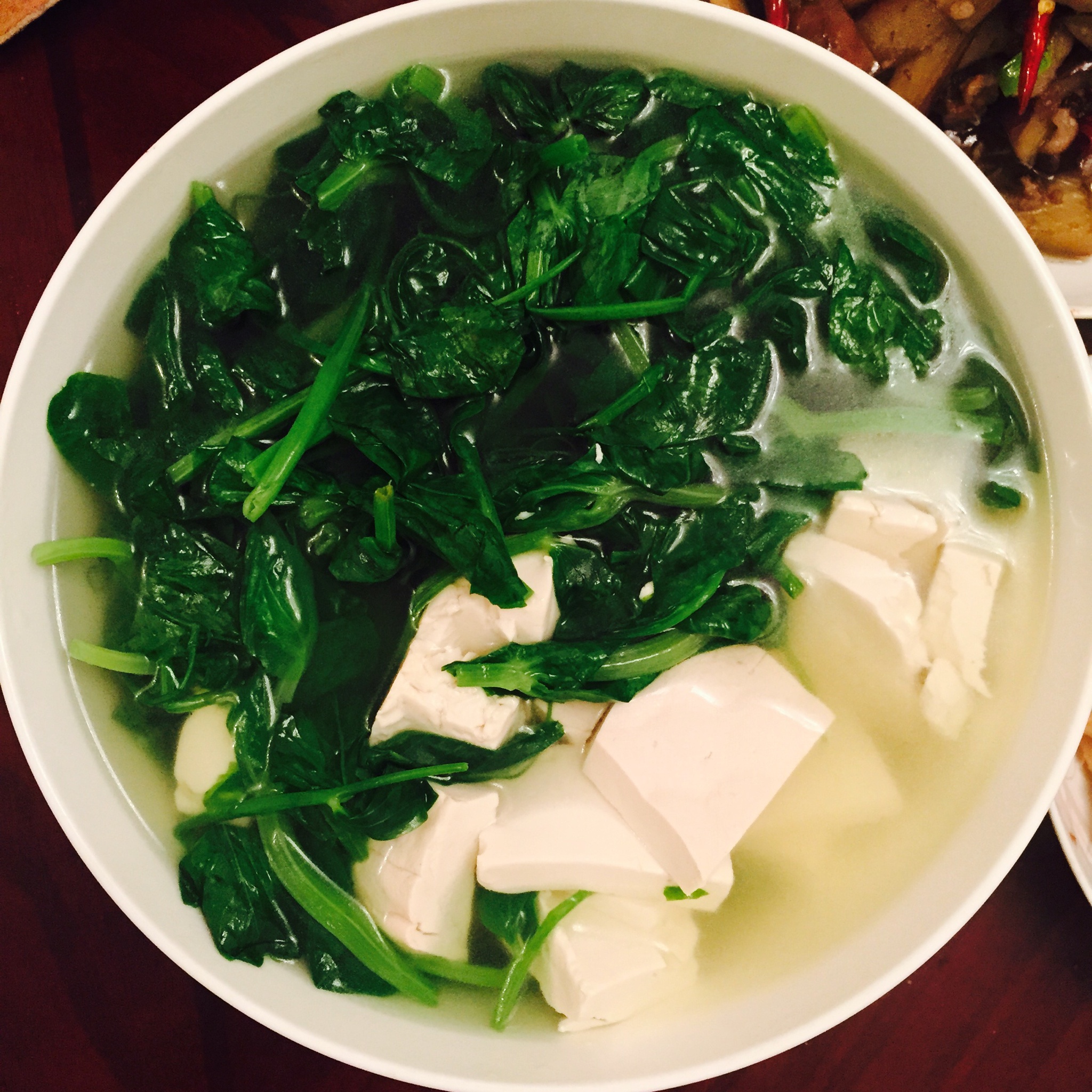 豌豆尖蘑菇豆腐汤