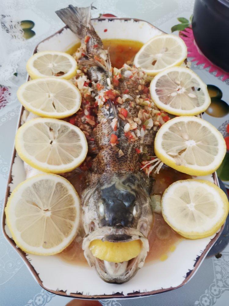柠檬蒸鲈鱼