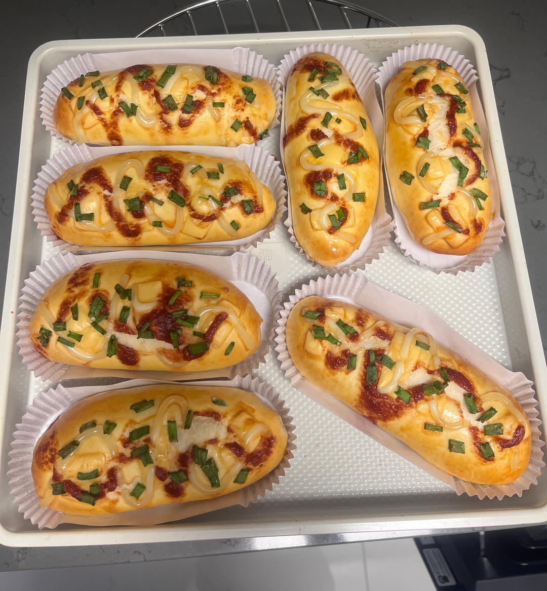 波兰种肉松香葱芝士面包