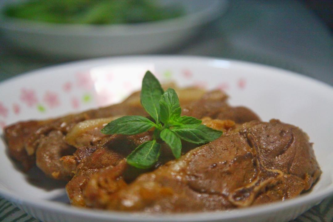 黑椒汁煎羊腿