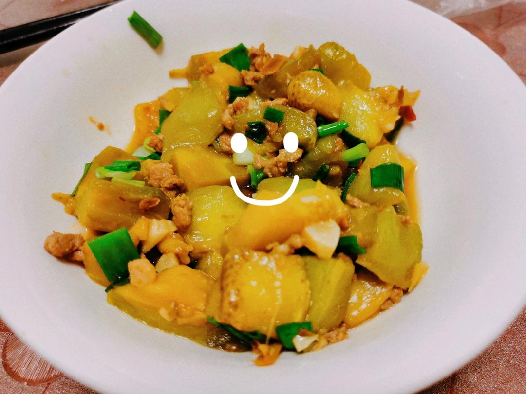 新手也能十分钟做完全家舔盘子的肉末茄子