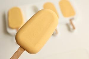 芒果脆皮冰淇淋🍦/最好吃的冰淇淋的做法 步骤24