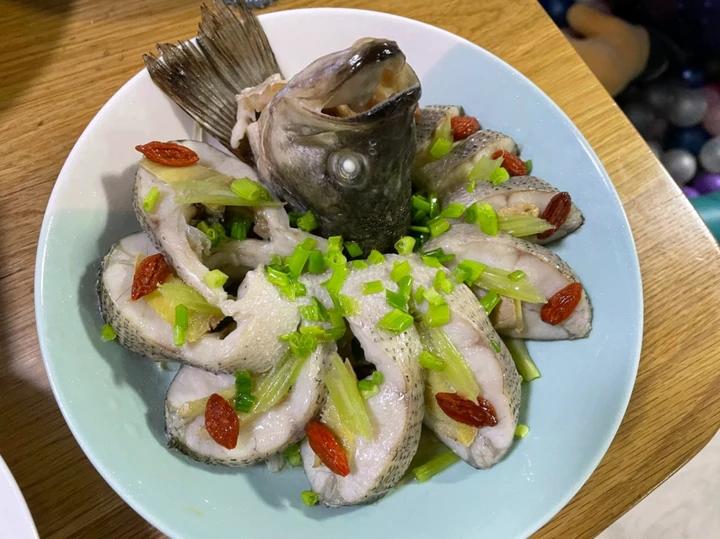 年夜饭系列之孔雀开屏清蒸鲈鱼