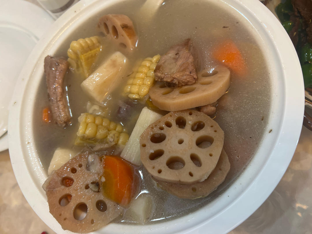 连吃三碗的玉米山药排骨汤