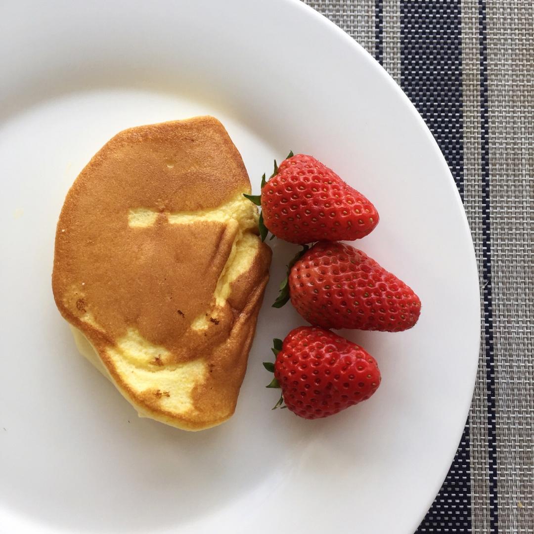 不用烤箱 15分钟无油低糖的舒芙蕾蛋糕松饼 🥞 蓬松绵软