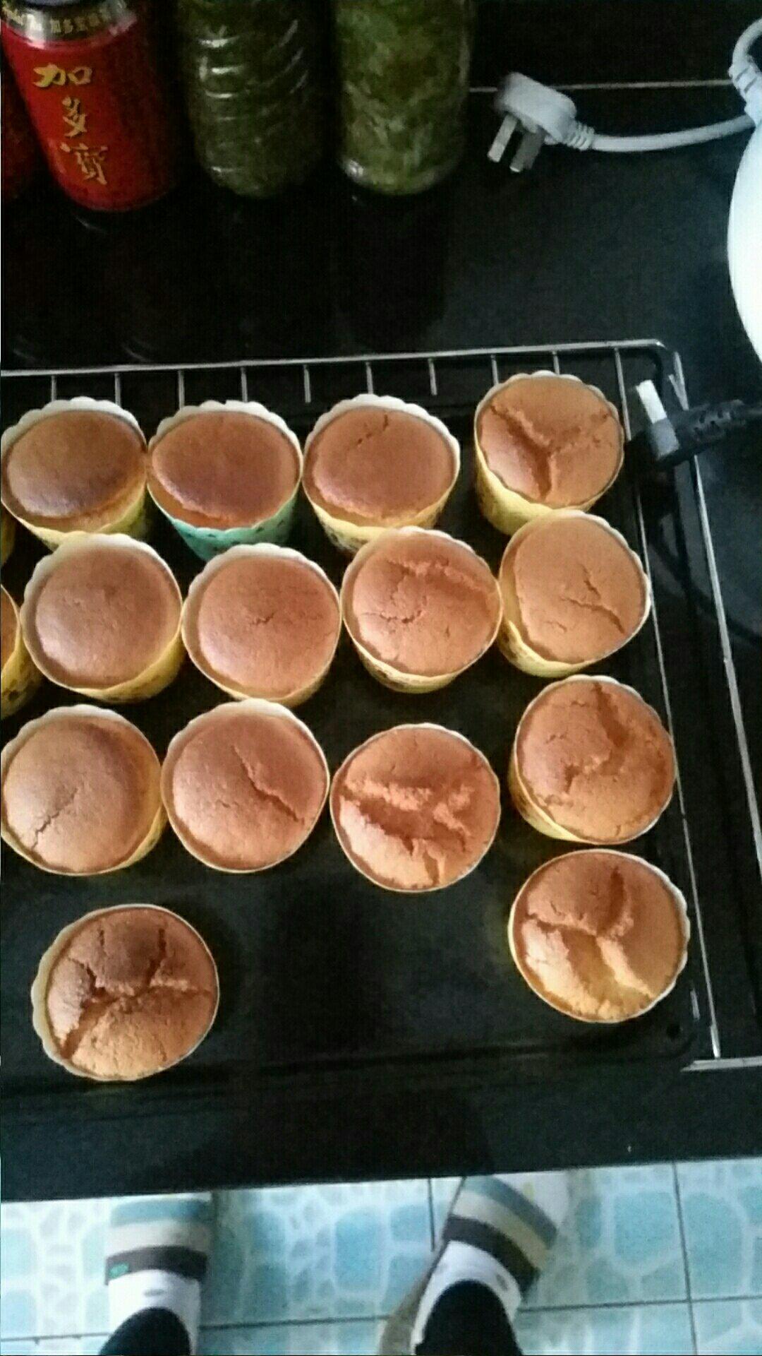 纸杯蛋糕 8寸戚风蛋糕的量