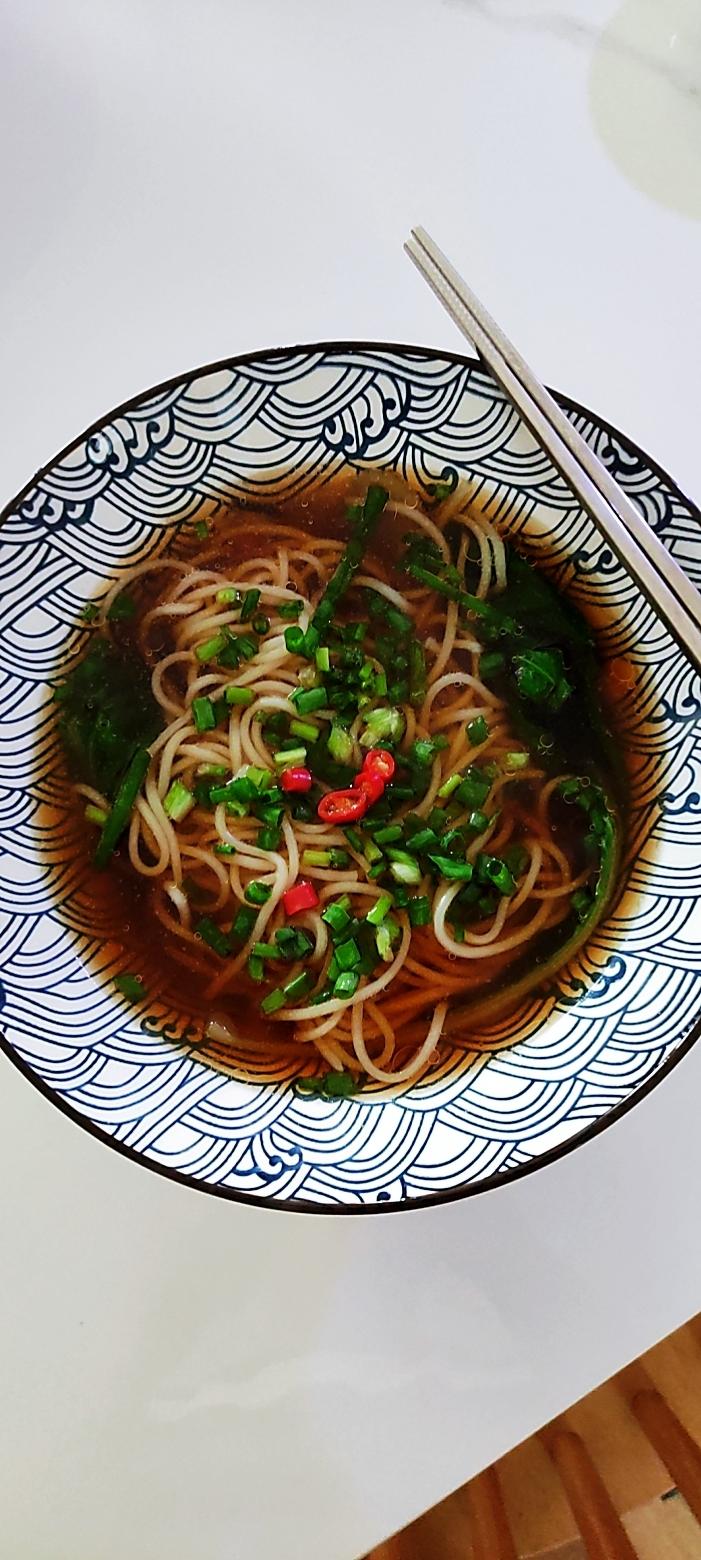 早餐来一碗清汤面，色香味俱全！