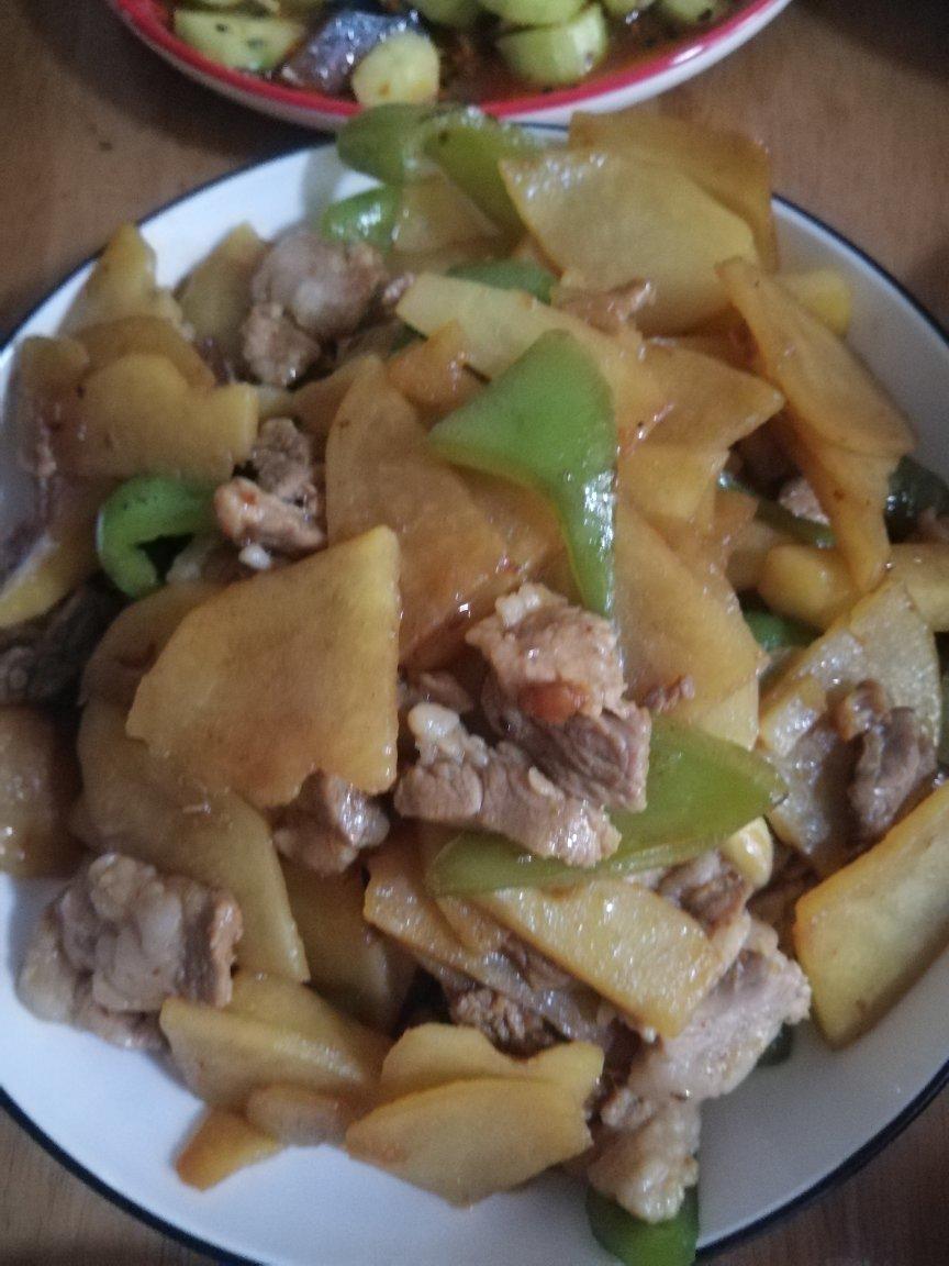 五花肉干煎土豆
