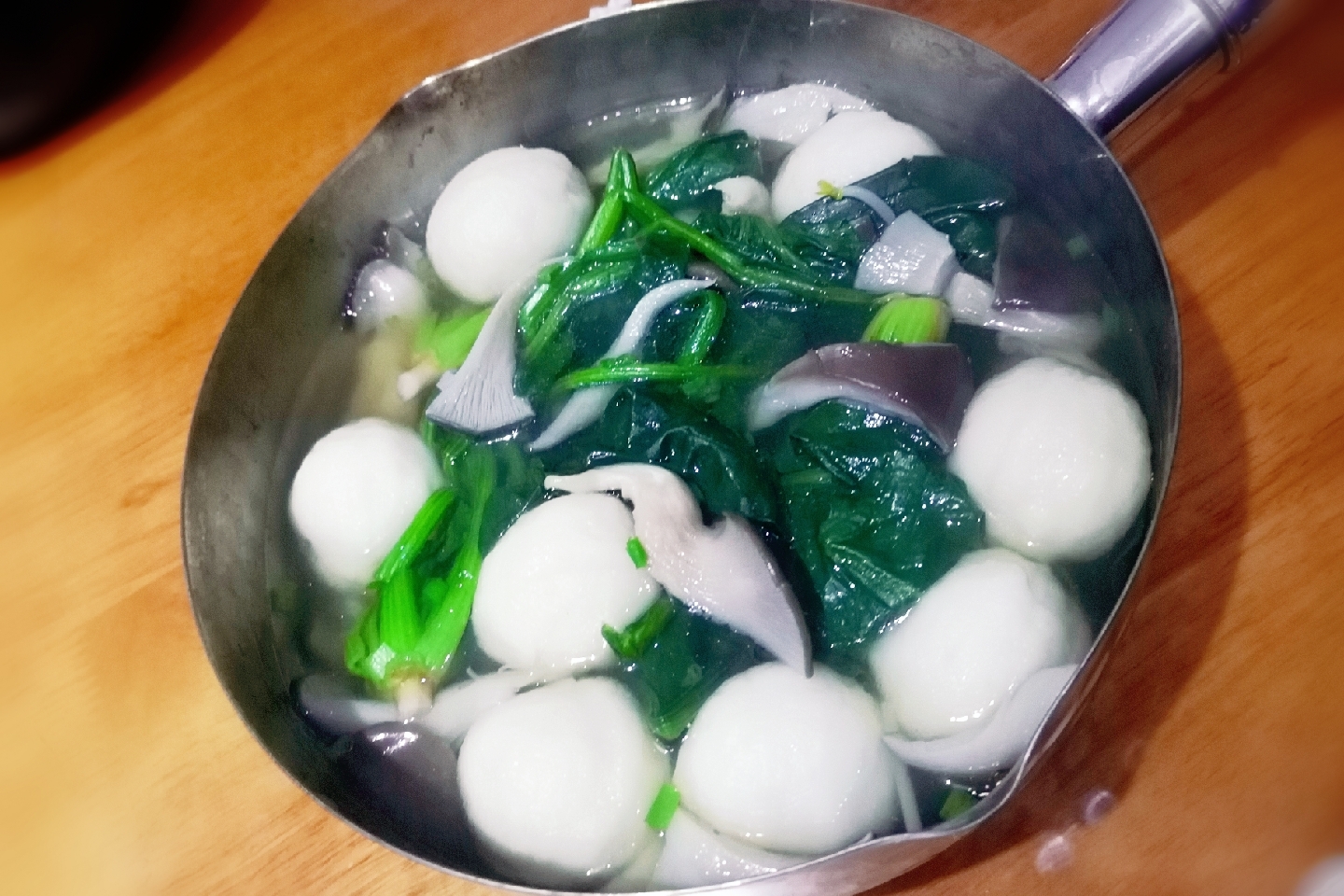 超简单的蘑菇鱼丸菠菜汤🍲