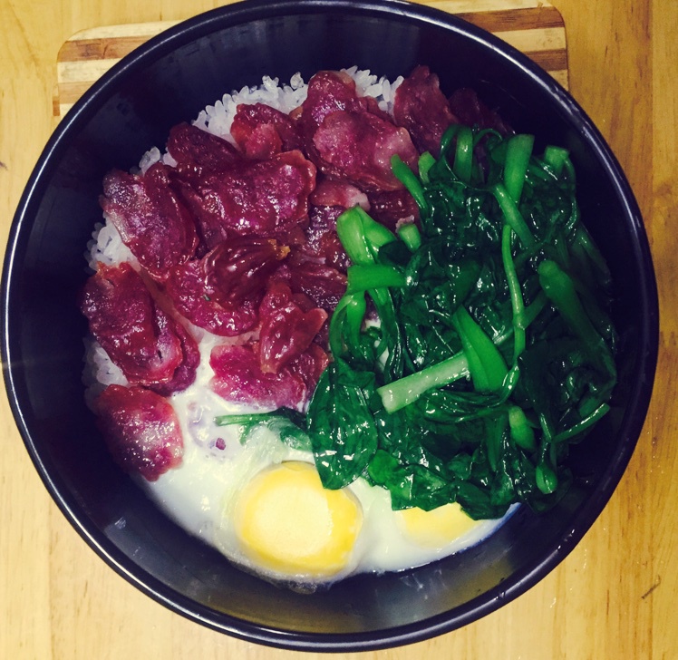 广式腊味煲仔饭