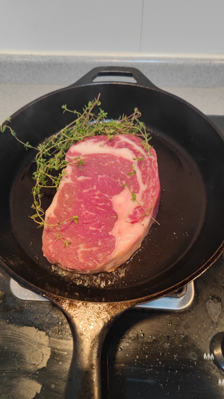 外焦里嫩|百里香煎眼肉牛排的做法 步骤1