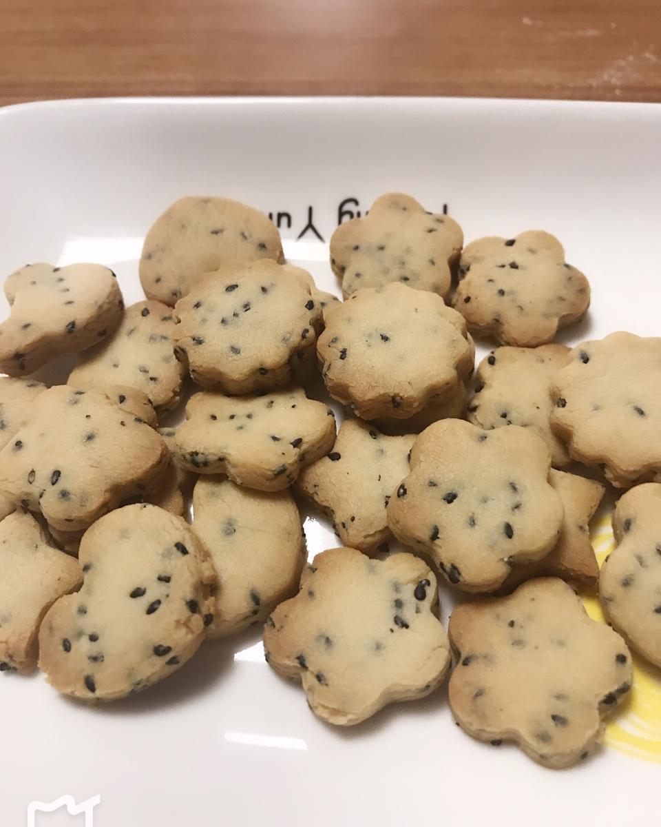 手机用户2306_jnb0做的炼乳黑芝麻满天星饼干