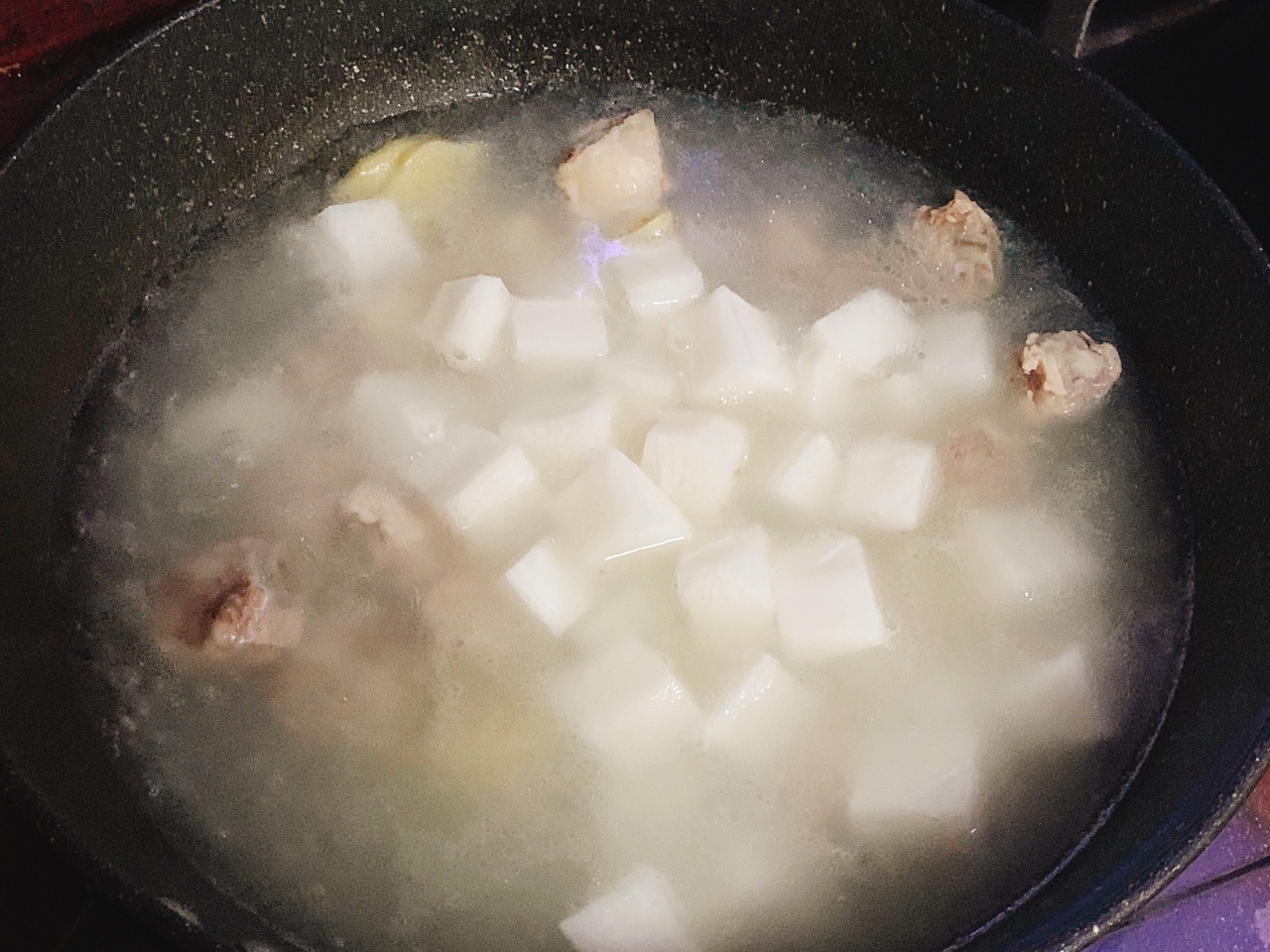 冬季养生汤❗️汤鲜味美～萝卜排骨汤的做法 步骤4