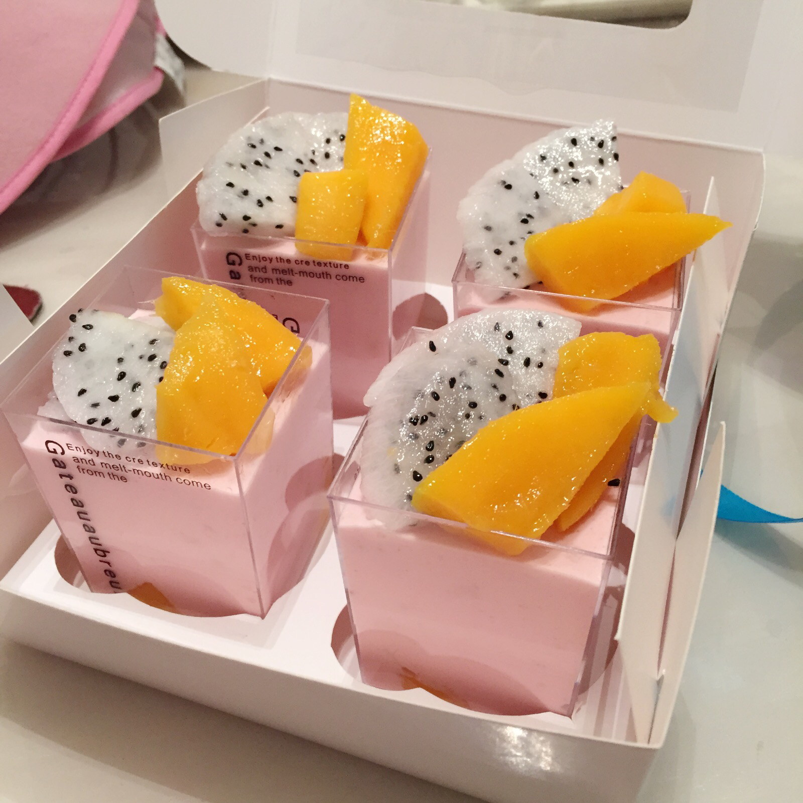 浓情草莓乳酪慕斯