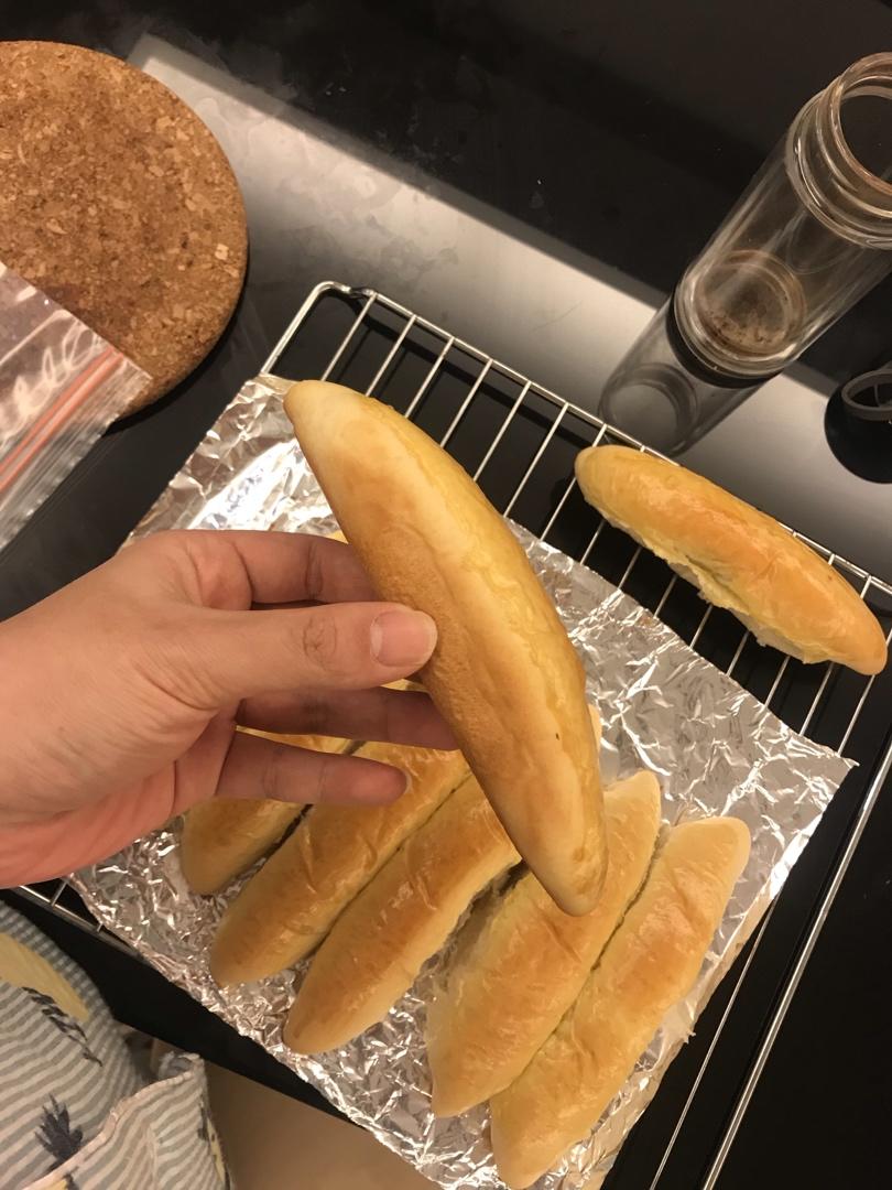 看上去就很好吃！可爱的小奶棍面包