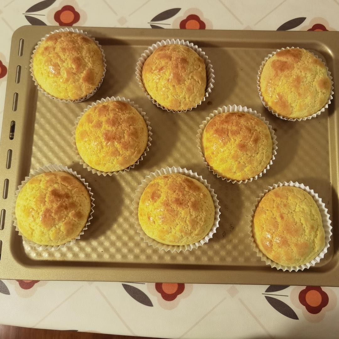 做100款面包の12：在家开茶餐厅!港式菠萝包 –不划格子自然裂开的香酥脆皮！菠萝油/酥皮包