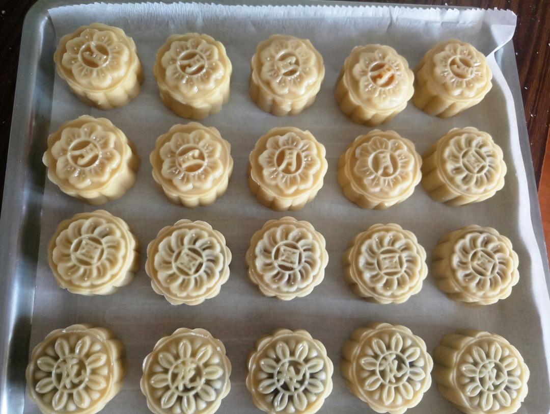 广式月饼—蛋黄莲蓉月饼