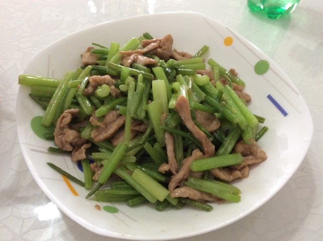 芹菜炒肉片