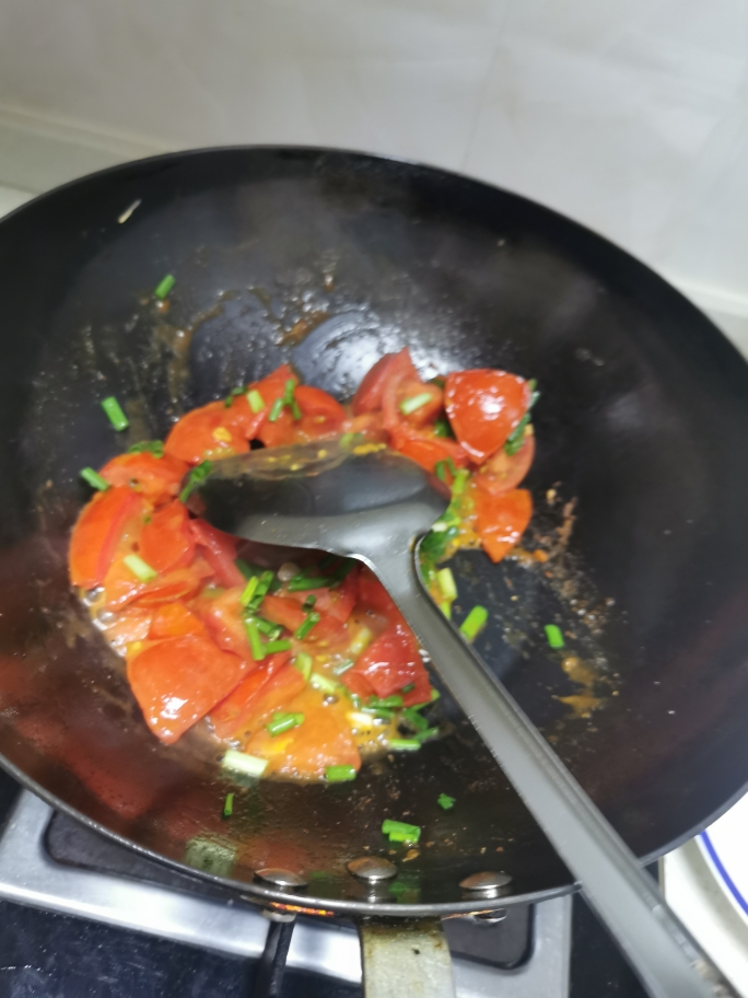 番茄炒蛋（+葱花+花椒粉版）的做法 步骤9