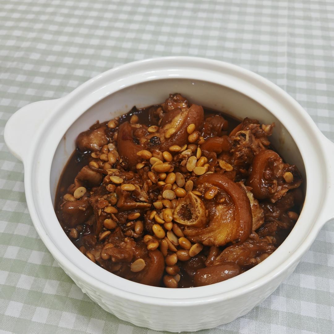 流口水的黄豆炖猪蹄