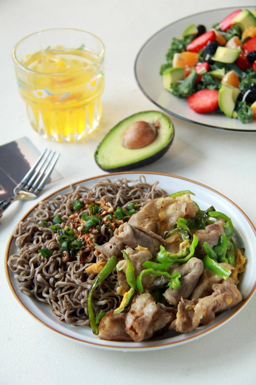 肥牛青椒炒鸡蛋 荞麦面