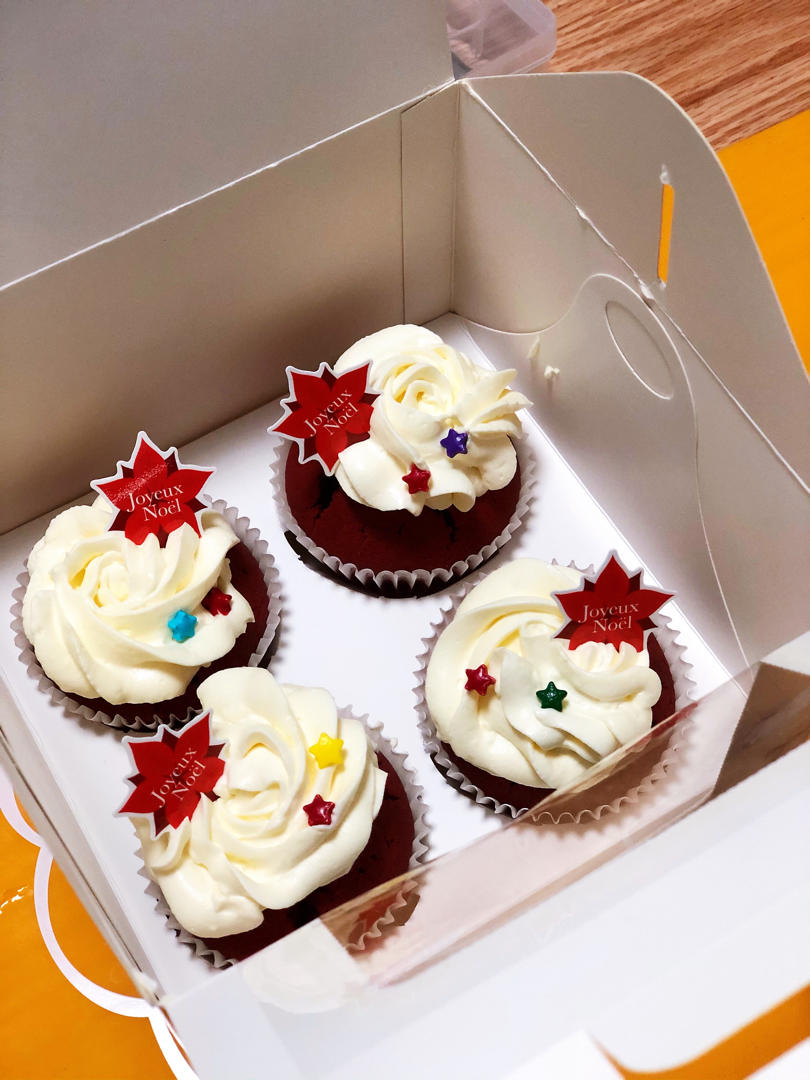 圣诞红丝绒杯子蛋糕