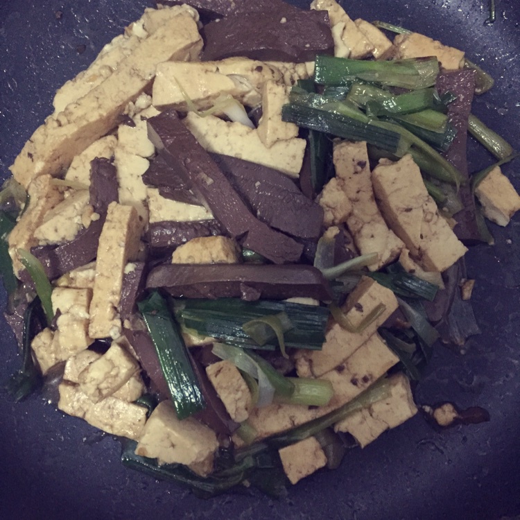 韭菜炒鸭血