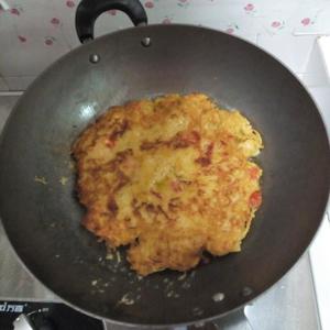 土豆丝西红柿虾仁饼的做法 步骤2