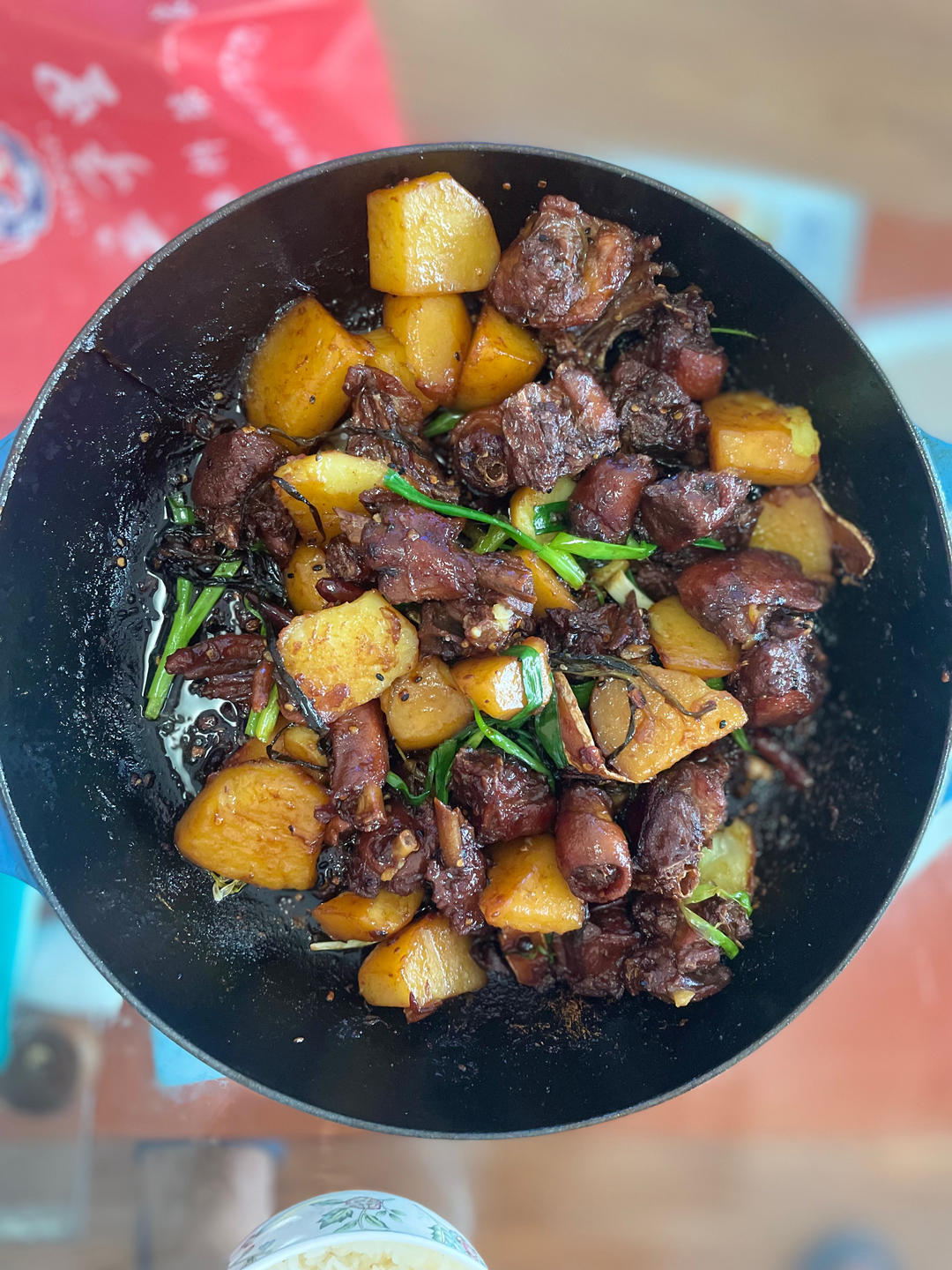 传统正宗的啤酒鸭配方和做法，鲜嫩香浓，只需炒千万不要焯水