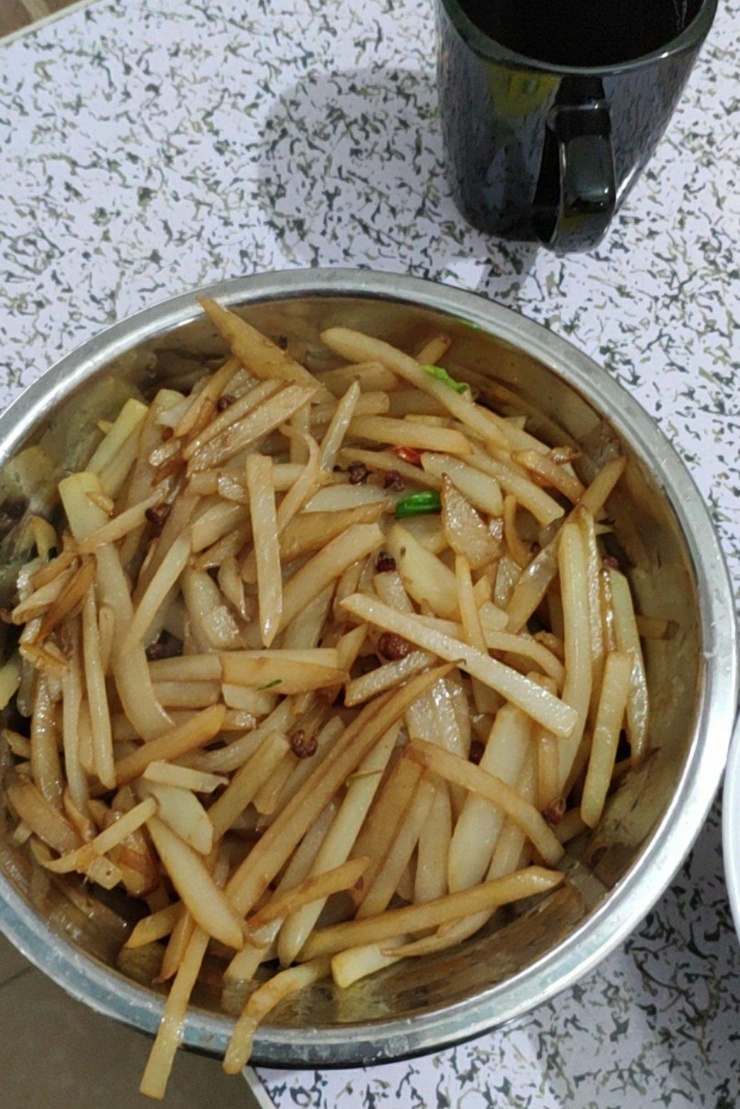 厨师长教你：“炝炒土豆丝”的家常做法，口感爽脆
