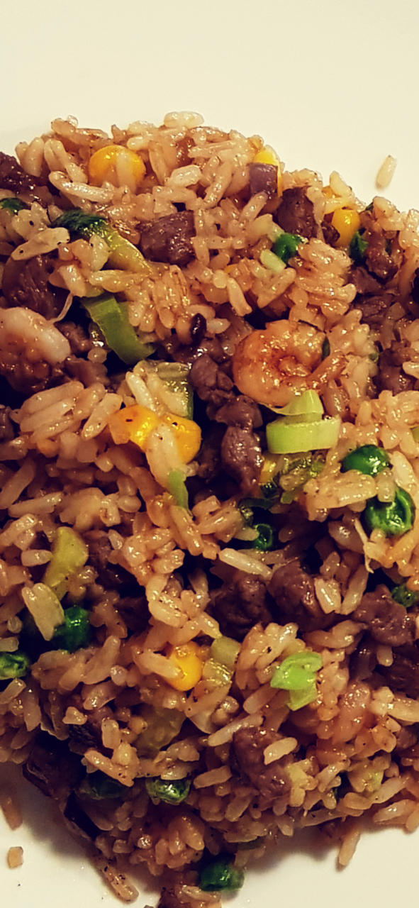 牛肉粒蔬菜炒饭